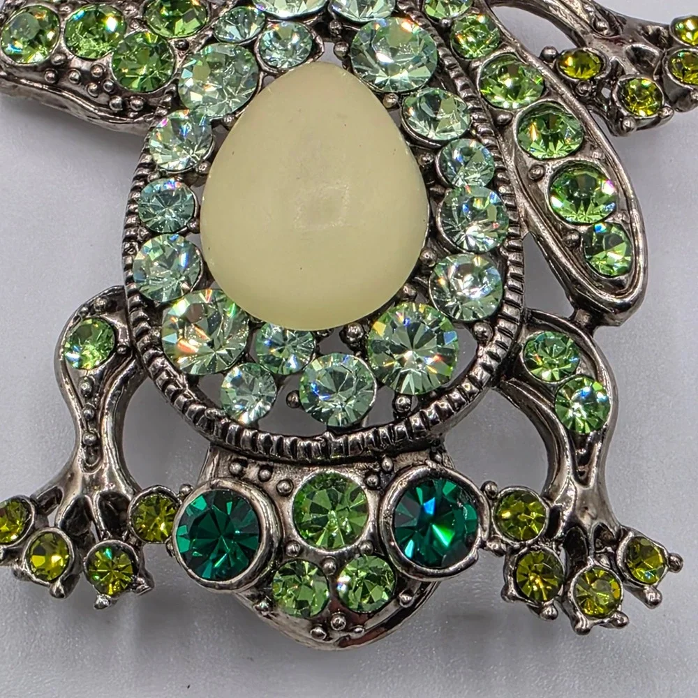 Green‎ Rhinestone Frog Brooch Silver Tone Animal Pin with Yellow Cabochon Glam